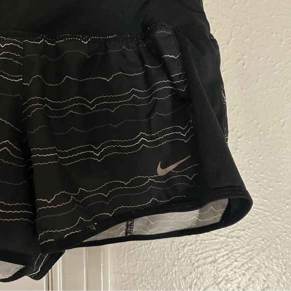 Dri Fit Nike Athletic Shorts Women Size Small - Picture 8 of 13